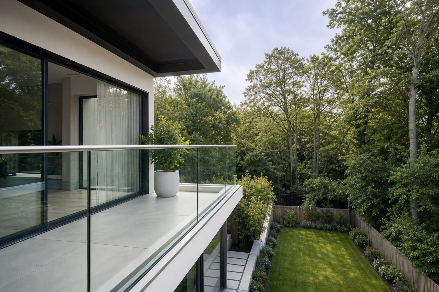 Frameless glass balcony balustrade in Hatfield